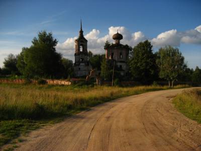 церковь, колокольня, кладбище. Духовный и житейский центр старого се